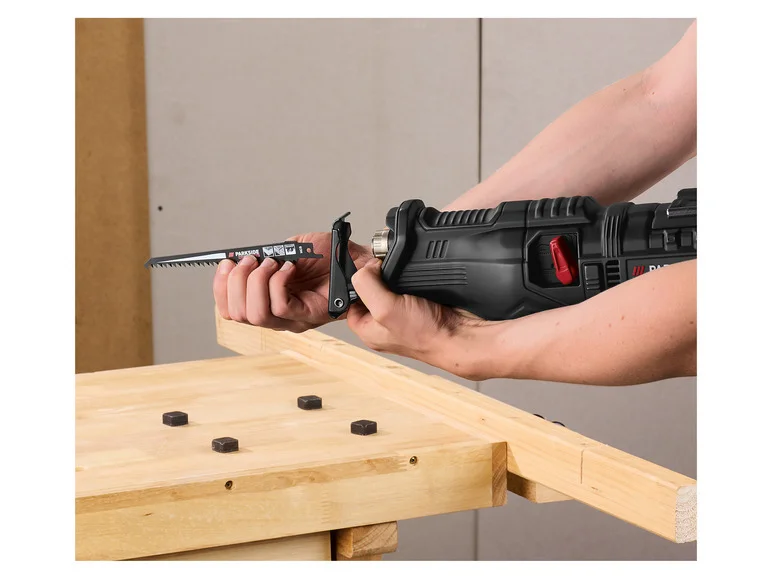 PARKSIDE PERFORMANCE® Scie sabre PPFS 1250 A1. 32 mm